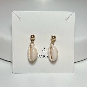 Cute short shell earrings